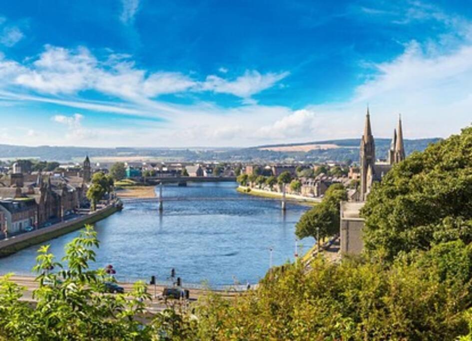 Ness Riverfront Holiday Home - City Centre Inverness Eksteriør billede