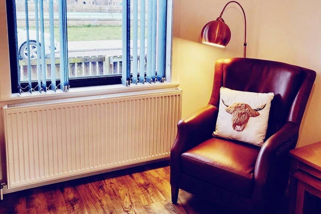 Ness Riverfront Holiday Home - City Centre Inverness Eksteriør billede