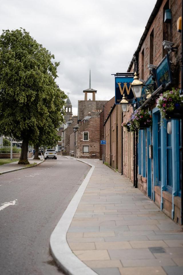 Ness Riverfront Holiday Home - City Centre Inverness Eksteriør billede